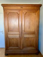 Nussbaumschrank