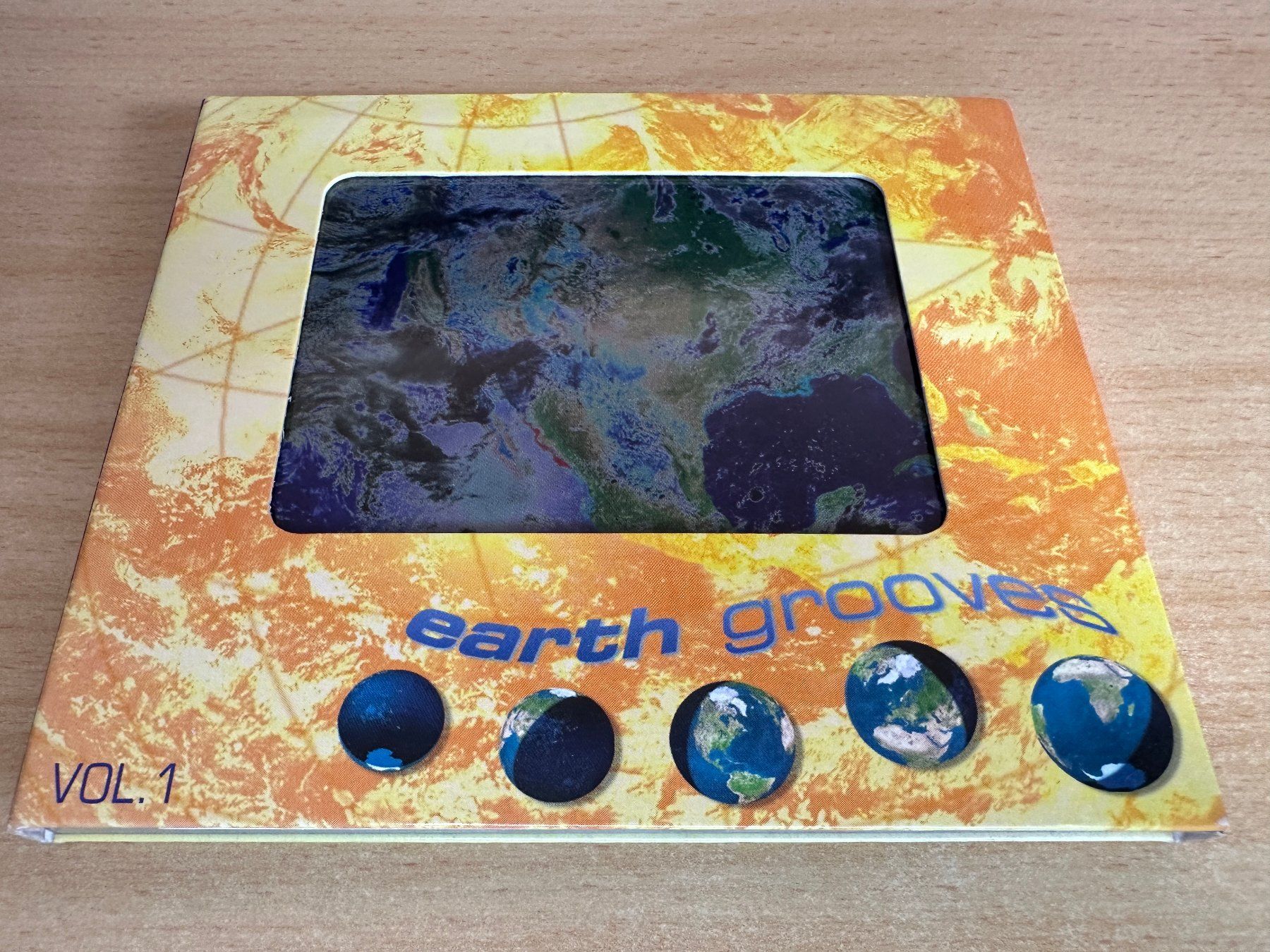 CD: Various – Earth Grooves Vol. 1 – Usato da Rikon im Tösstal venduto da Alpenmutz