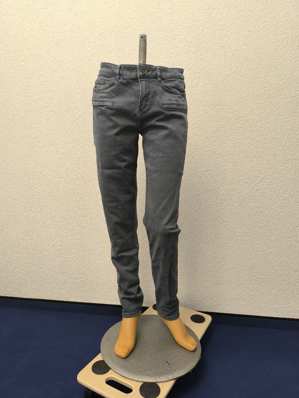 Esprit Pantaloni: Graue Damenhose von Esprit – Usato da Fischbach LU venduto da BuBri