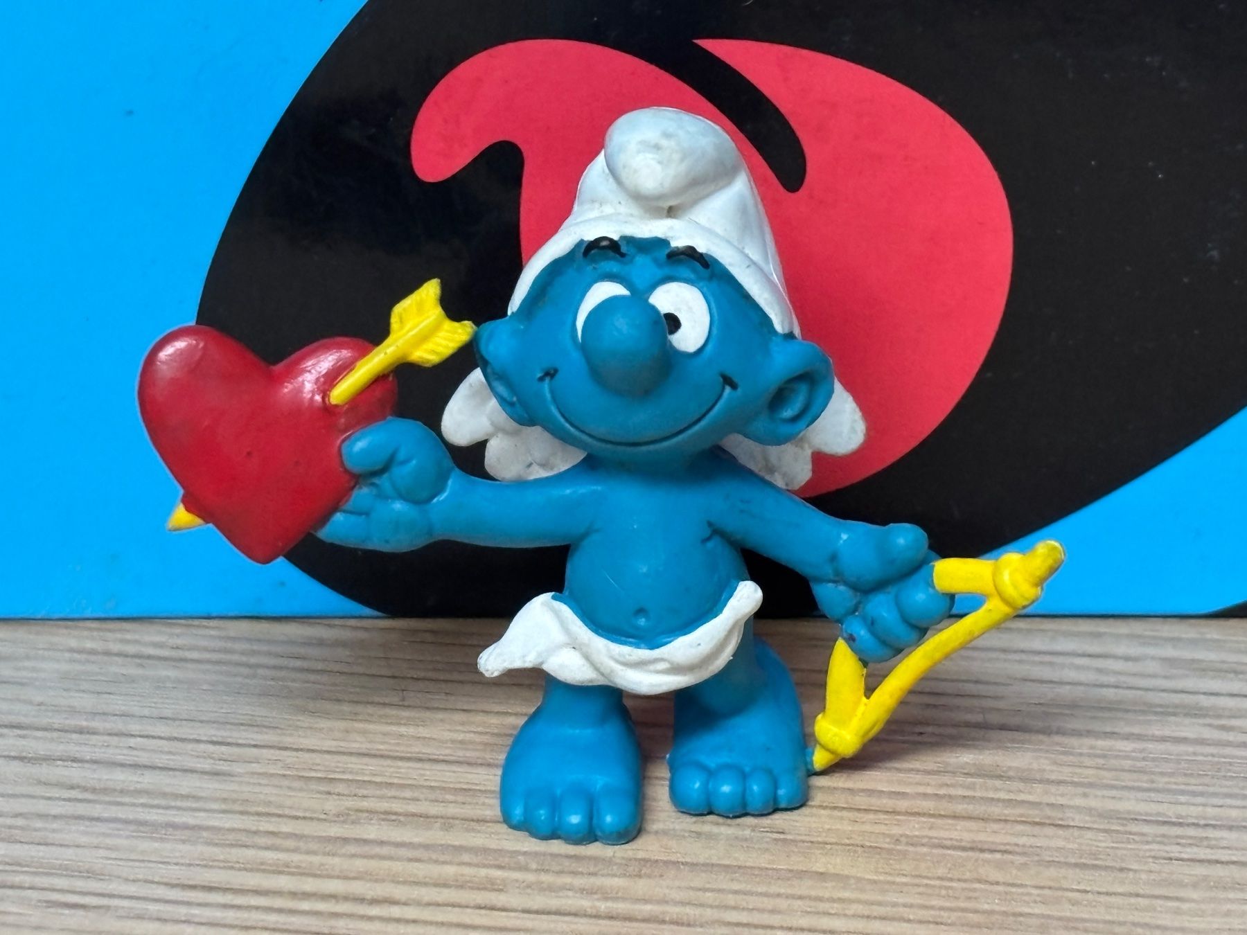 Schleich Figuren: Amor Schlumpf mit Herz – Gebraucht aus Lyss von Duckszone