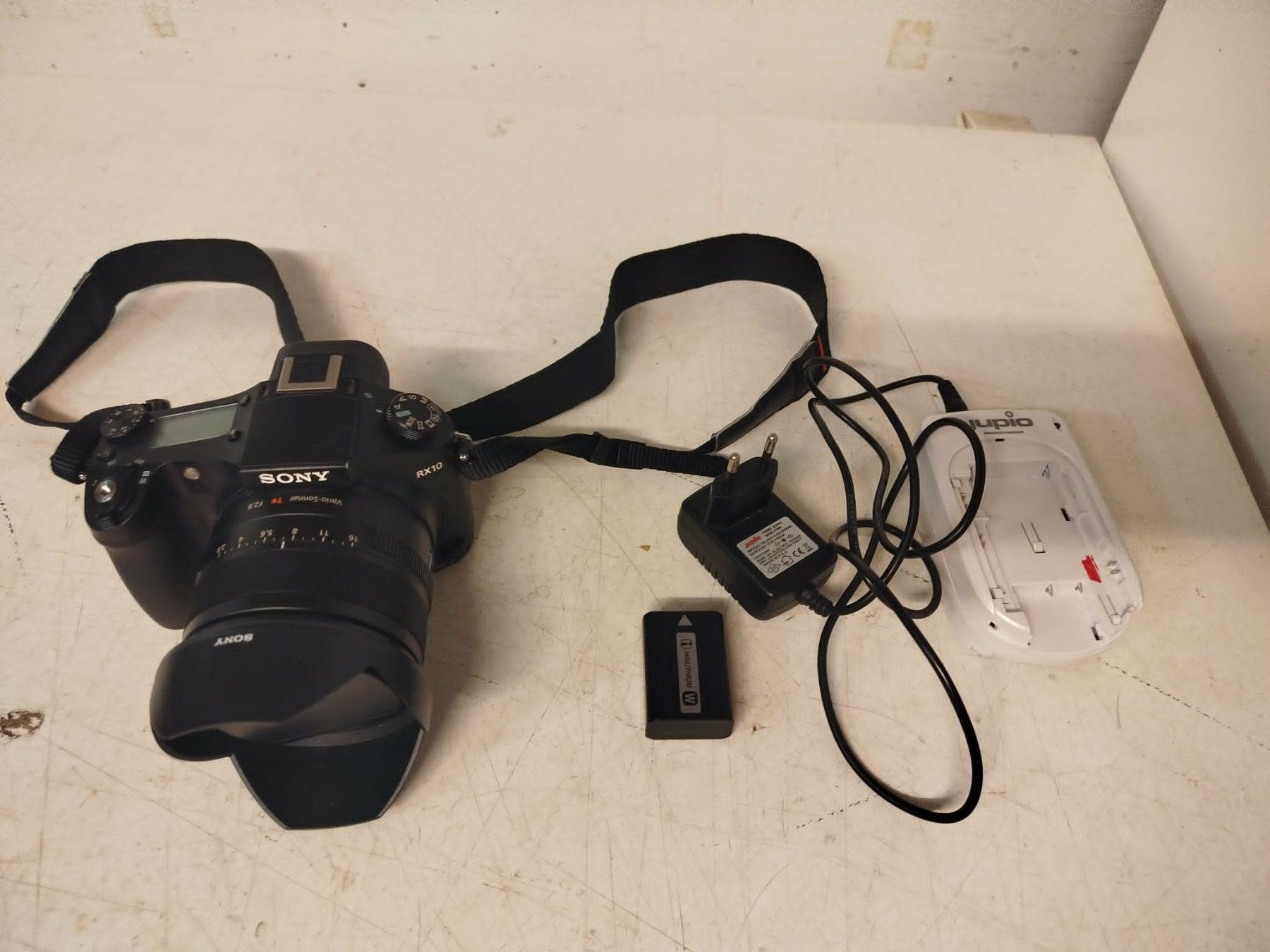 Sony Fotocamera: Sony RX10 – Usato da La Chaux-de-Fonds venduto da Emmaus2300CDF 1