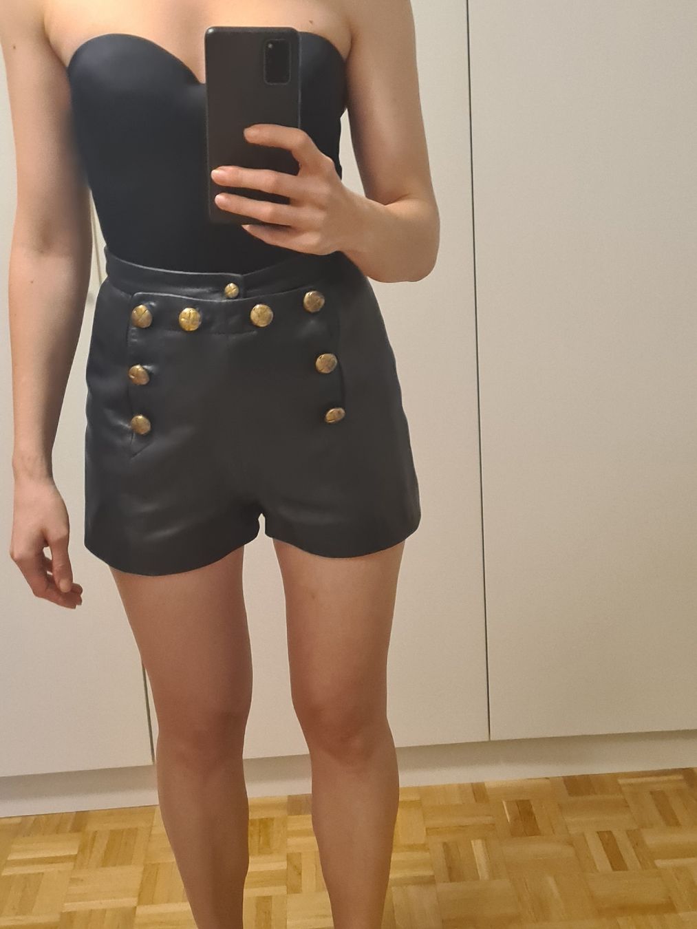 Pantaloni: Ledershorts Red Valentino Gr IT 40 – Usato da Kloten venduto da Kri23