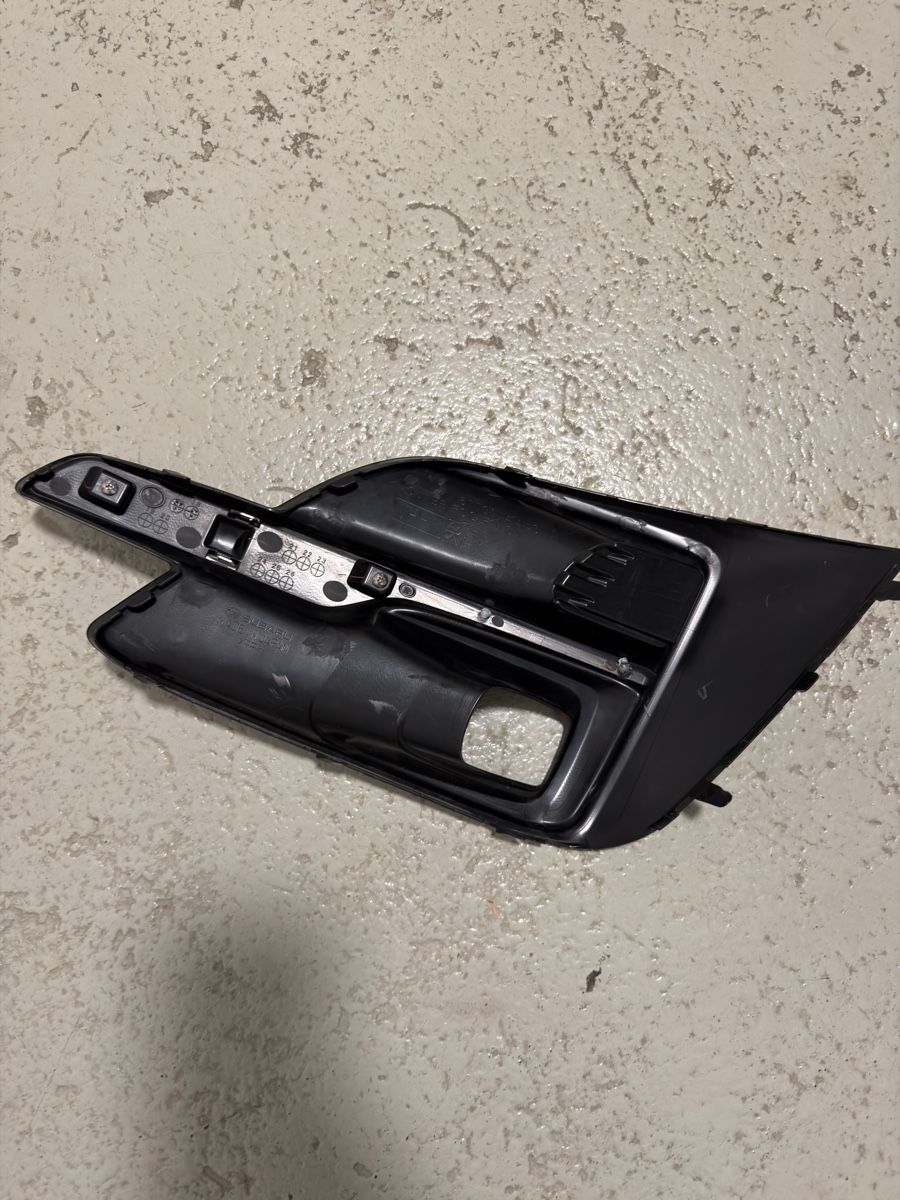Subaru Tutti pezzi di ricambio auto: ORIGINAL Subar u Levorg VM 2017-20 Nebelscheinwerferabdecku – Usato da Schaffhausen venduto da Beniwerk 3