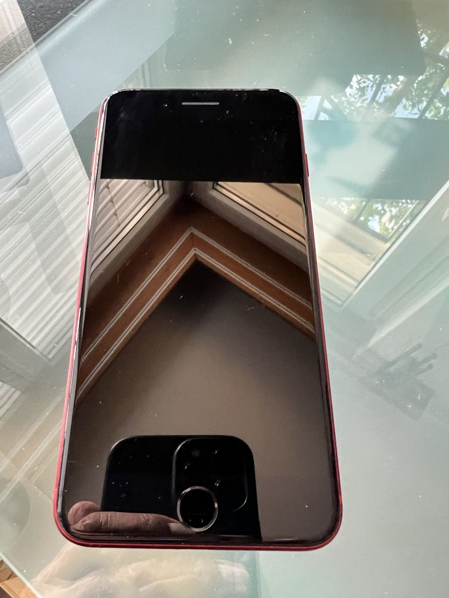 Apple Portables: iPhone 8 Plus RED 64GB mit Hülle – D'occasion à Kradolf par Sulgi 4