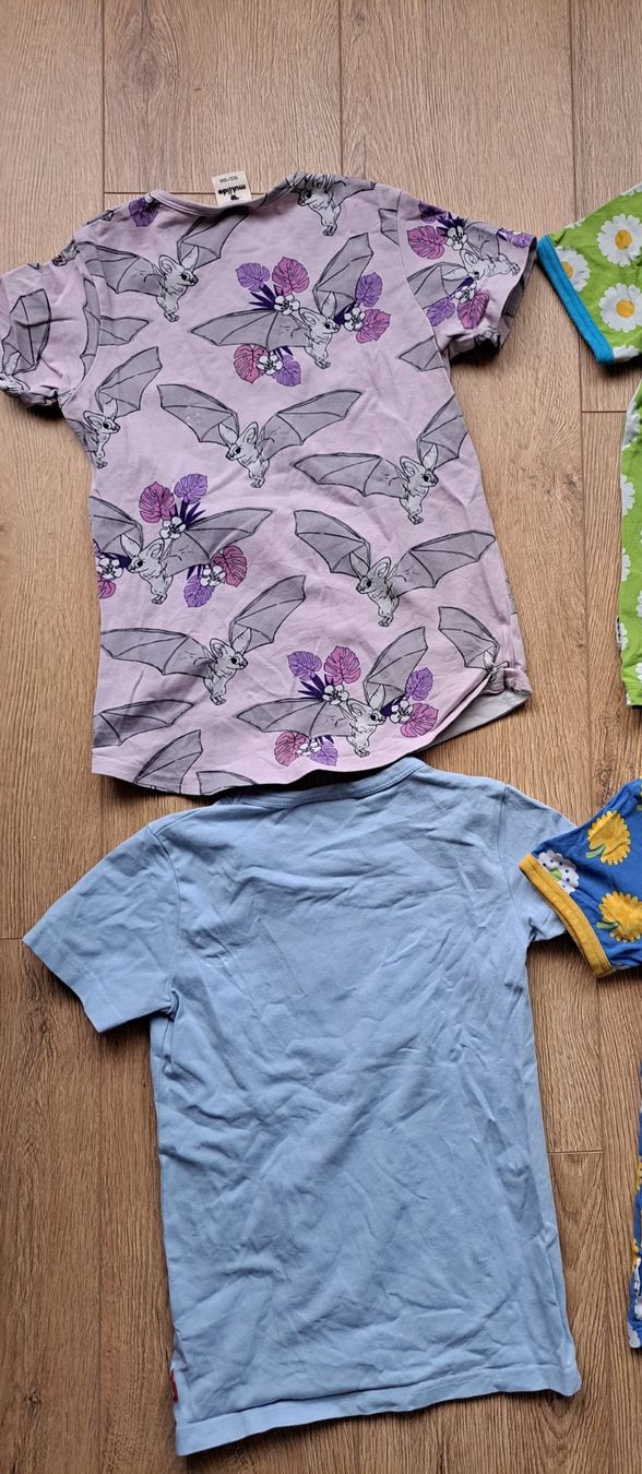T-shirt: 2 Tshirt Gr. 128 nordisch – Usato da Büetigen venduto da Schgrr 1