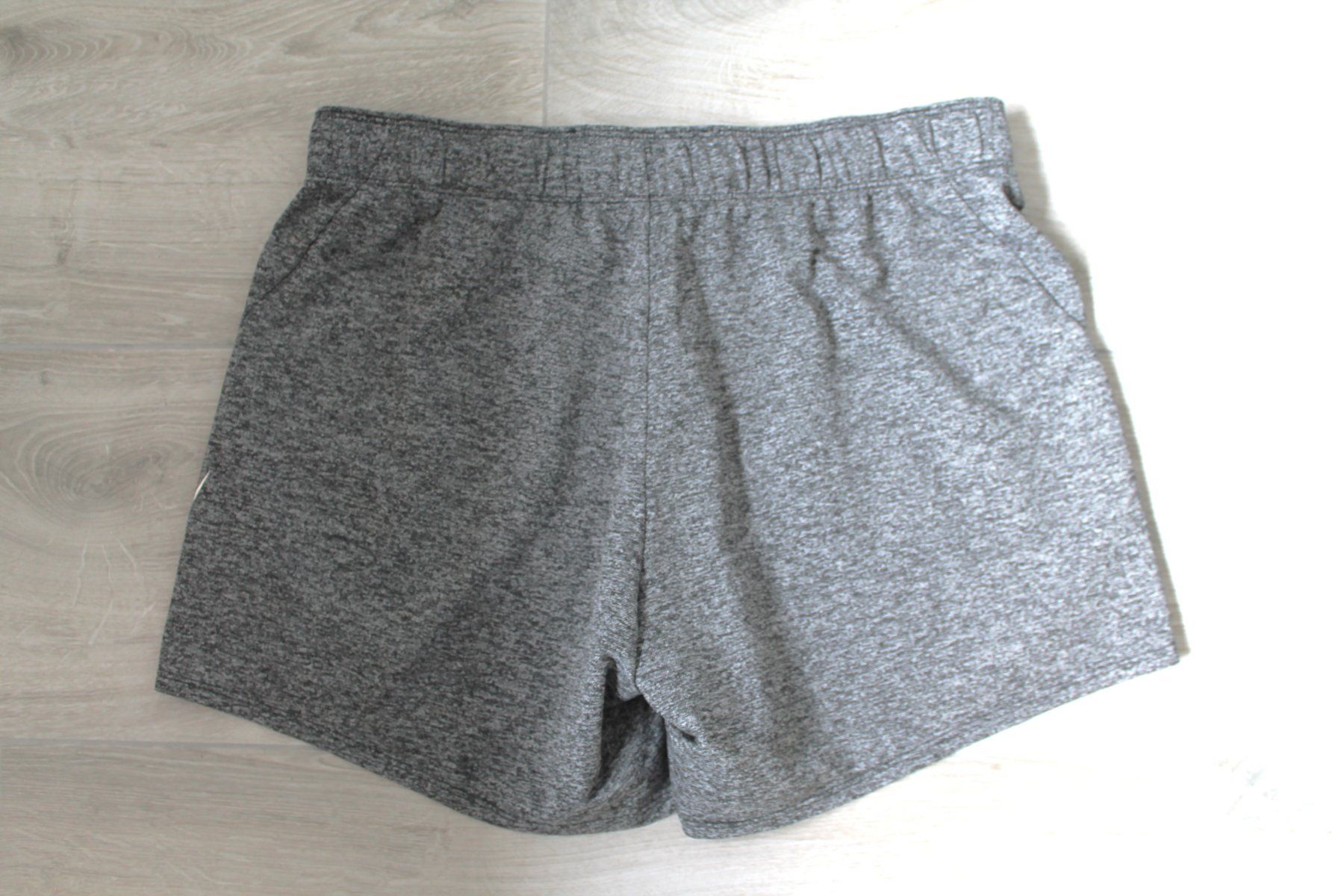 Nike Pantaloni: Short NIKE dri fit Just do it taille L – Usato da Chez-le-Bart venduto da jasse 1