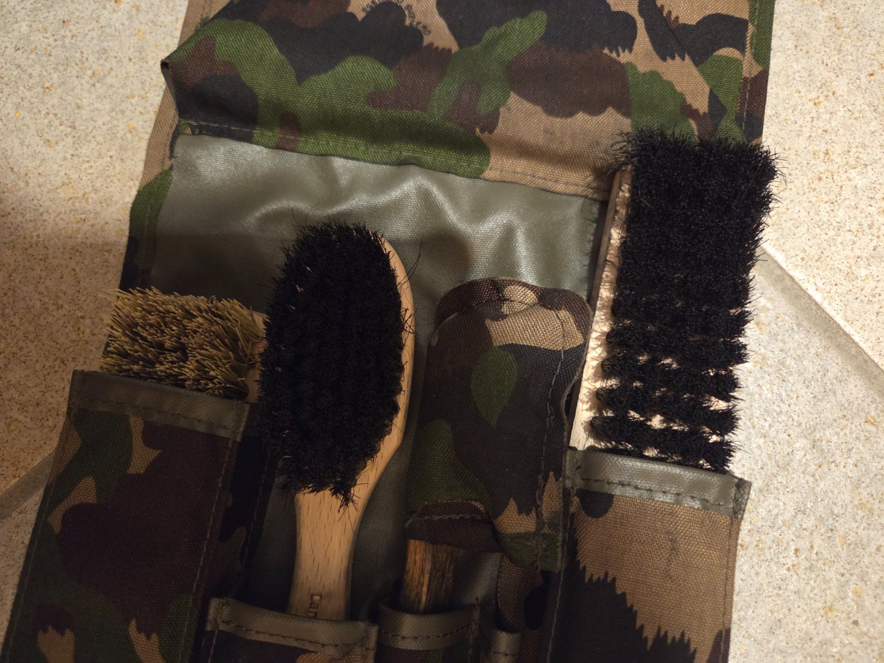 Alle Werkzeuge: Schweizer Armee Schuhputzzeug – Gebraucht aus Zizers von watchcomp. 3