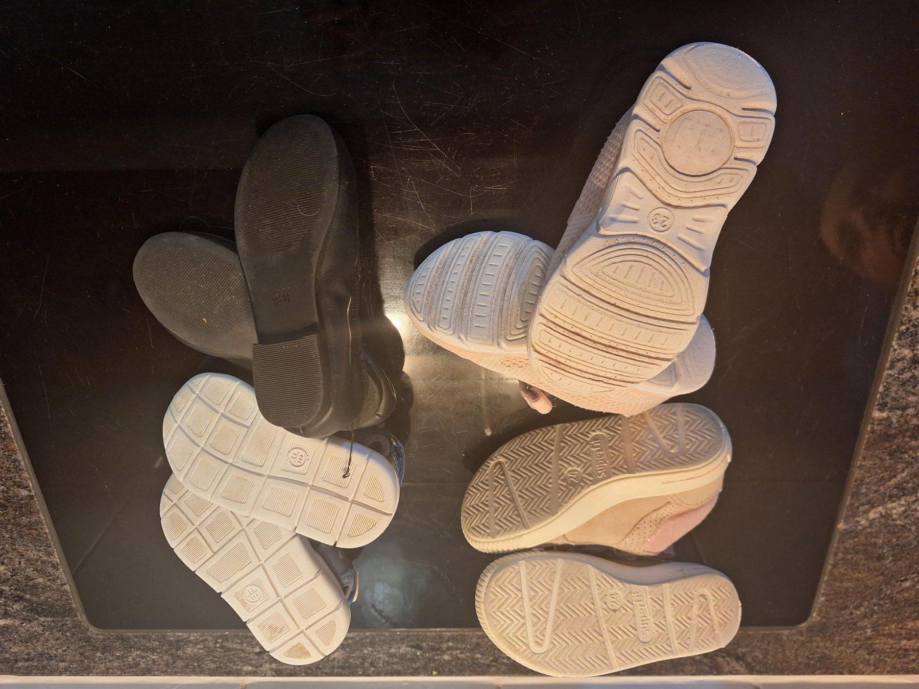 Schuhe für Mädchen: 4-teiliges Mädchenschuhe Set 22-24 – Gebraucht aus Ringoldswil von Sonnenblume_33 1