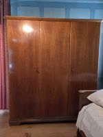 Grosser Kleiderschrank aus Holz, Vintage