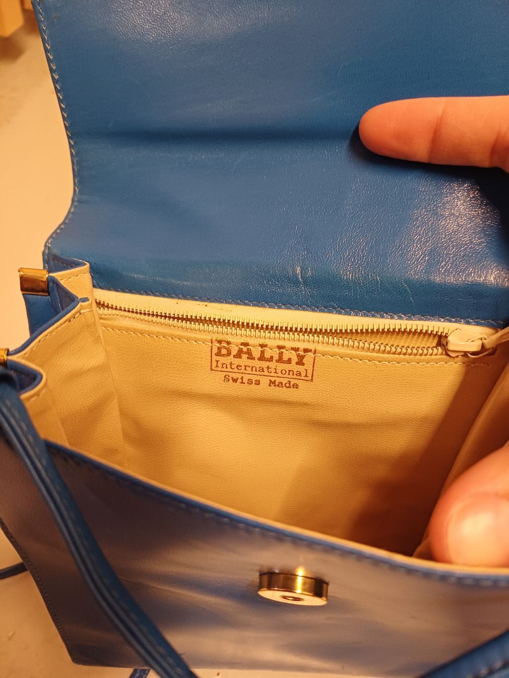 Bally Taschen: Original Bally International Tasche – Gebraucht aus Zürich von Avocadokern 2