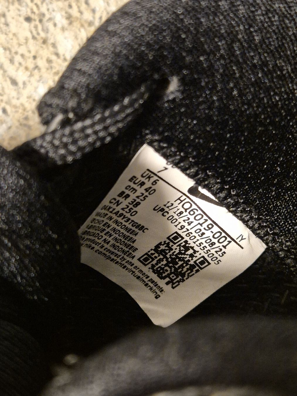 Nike Chaussures garçon: Hallenschuhe – D'occasion à Oberkulm par Heckenrose20 1