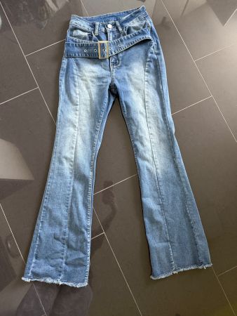 Trendy Schlaghose / Jeans mit Gürtel - Grösse XS, neu!