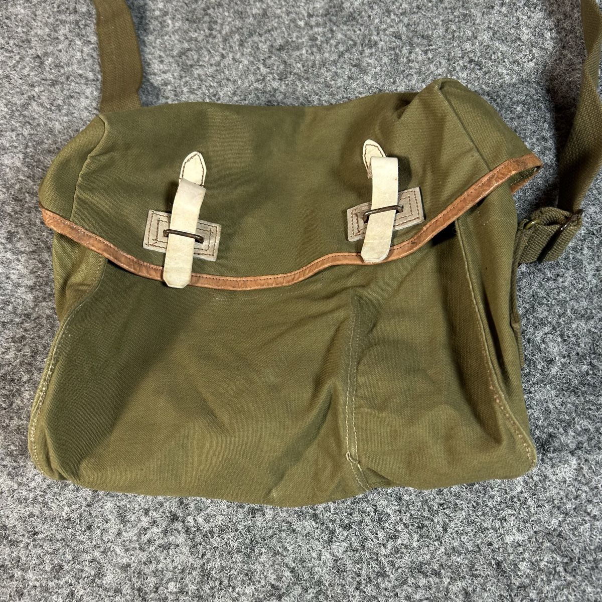 Borse: 1951 gas mask bag – Usato da La Sagne NE venduto da Matlasape 1