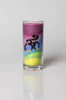 Glas-Kerze "OM" farbig 50h Brenndauer