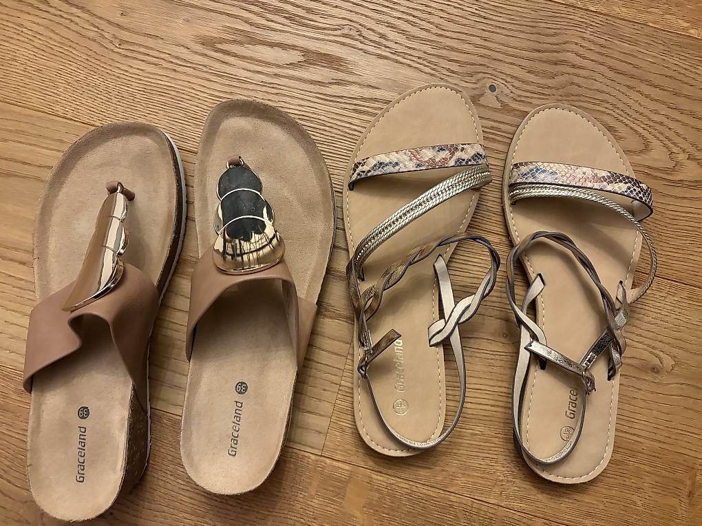 Chaussures femmes: 2 Sommerschuhe Größe 39 – D'occasion à Thürnen par Yaroc
