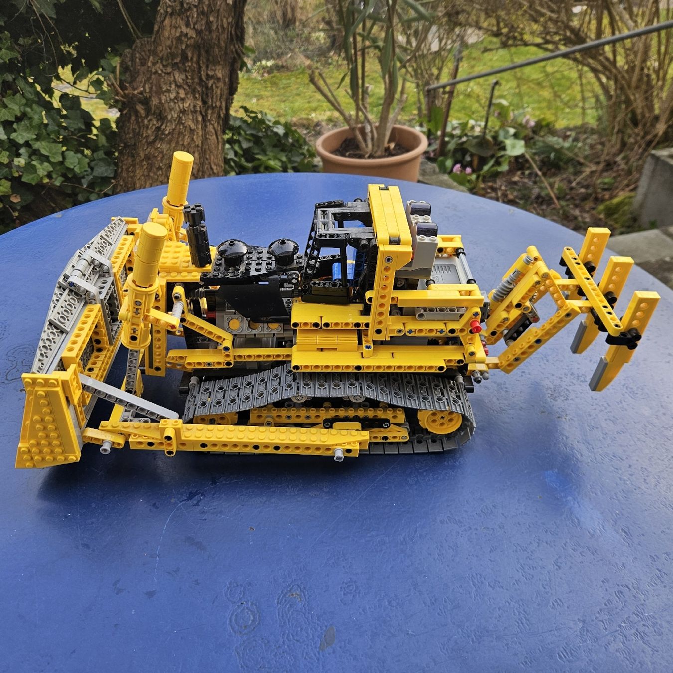 Lego Jeux de construction: LEGO Technic Bulldozer 8275 – D'occasion à Zürich par Moneymatters 1