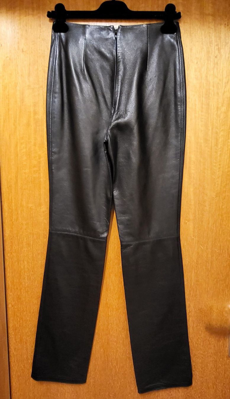 Versace Hosen: Pantalon vintage Gianni Versace en cuir – Neu und originalverpackt aus Massagno von car_fj8m 1
