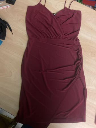 Missguided Damen Sommerkleid weinrot Gr. 38 neuwertig