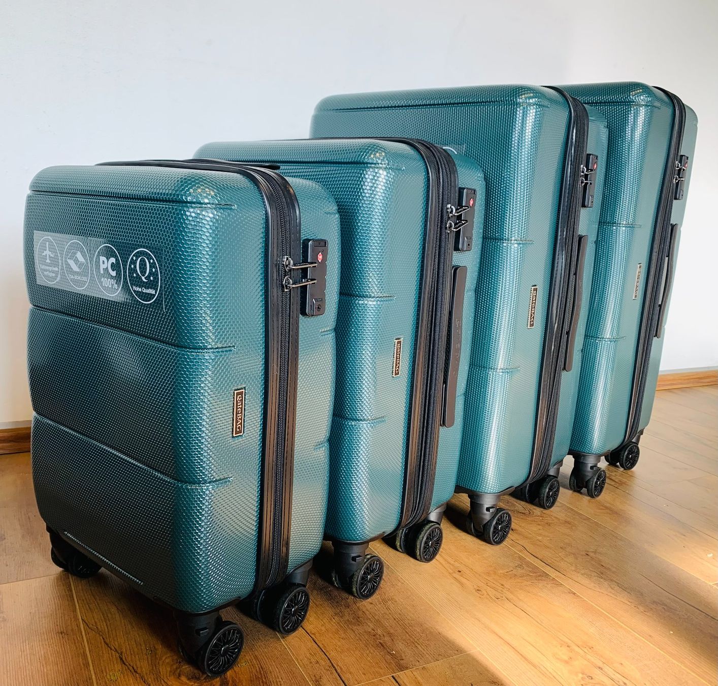 Valigie: 4 teiliges Koffer Polycarbonat gateBAG BUNDLE GRÜN NEU – Nuovo e nell'imballaggio originale da Bergdietikon venduto da shopAgent 1