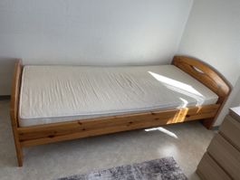 MassiveHolzbett Einzelbett mit Lattenrost gebrauch Zustand