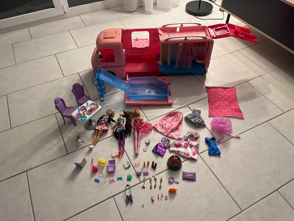 Barbie Camper mit accessories Kaufen auf Ricardo
