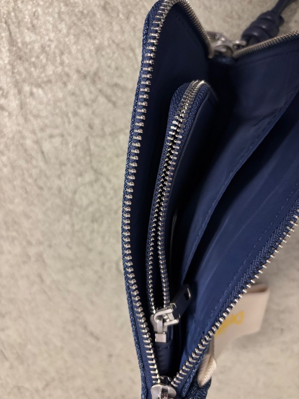 Desigual Borse da donna: Desigual Mini Bag Jeans mit Reissverschluss – Usato da Sonterswil venduto da VD-Service 4