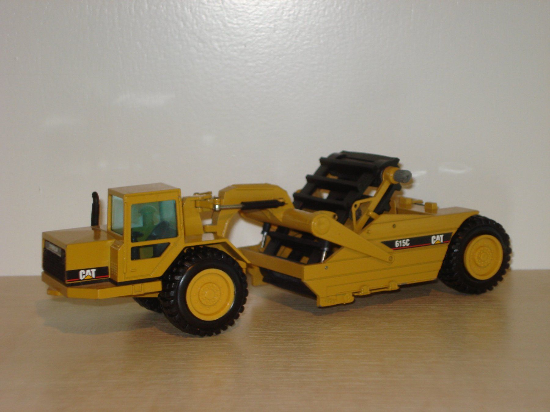Caterpillar Modellbausätze & Standmodelle: CAT 615 C Scraper – Gebraucht aus Mitlödi von worker04