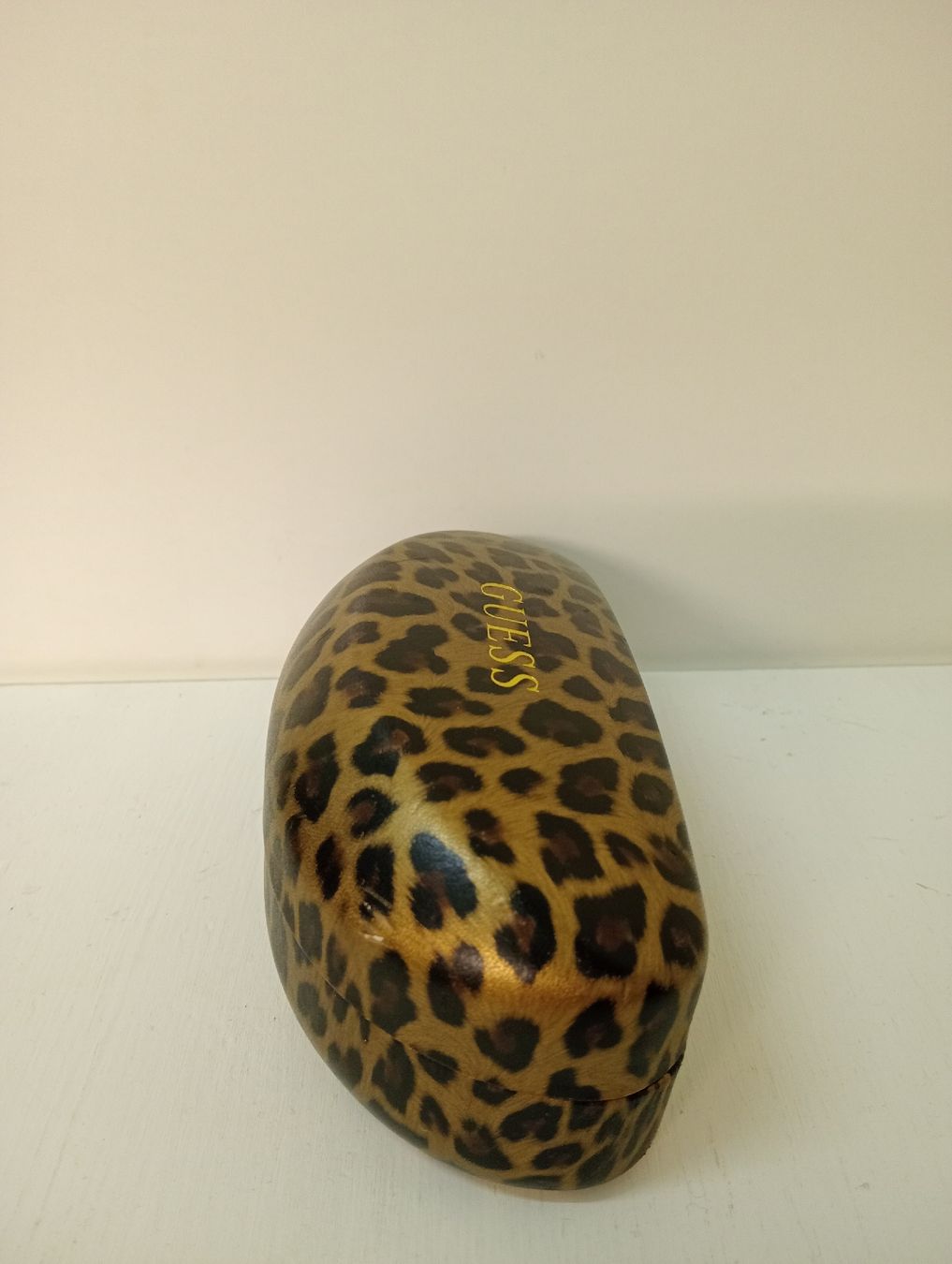 Guess Sonstige Kleidung & Accessoires: Original GUESS Vikky Brillenetui Leopard-Muster Grösse L – Gebraucht aus Allschwil von Evgeniia78 5