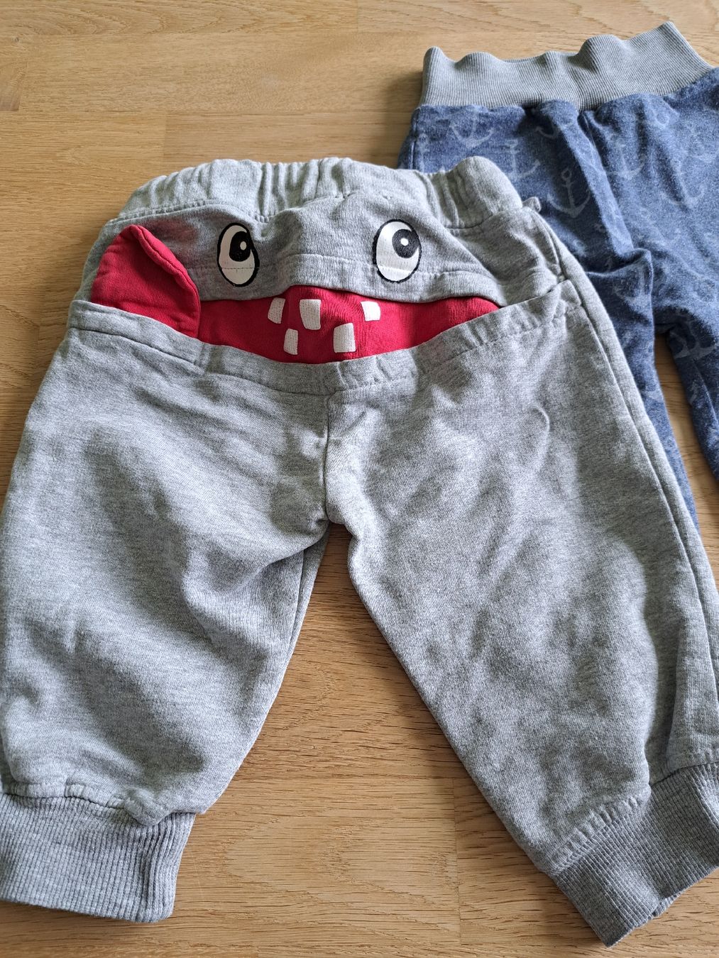 Pantaloni: 2er Set Jogginghosen, Grösse 68/74 - 6-9 Monate – Usato da Bergdietikon venduto da Staphylococcus 4