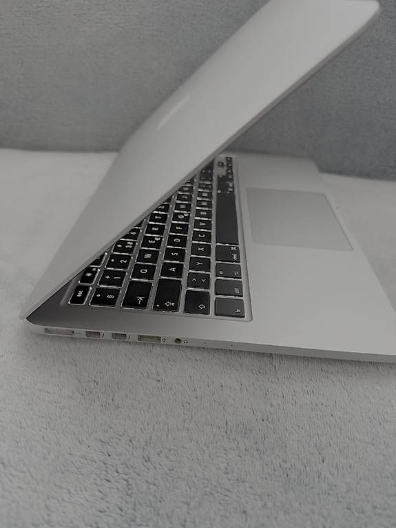 Apple Notebook: MacBook Pro 13", i5, 8 GB RAM, 1TB SSD, 2015 – Usato da St.Gallen venduto da hss_GmbH 2