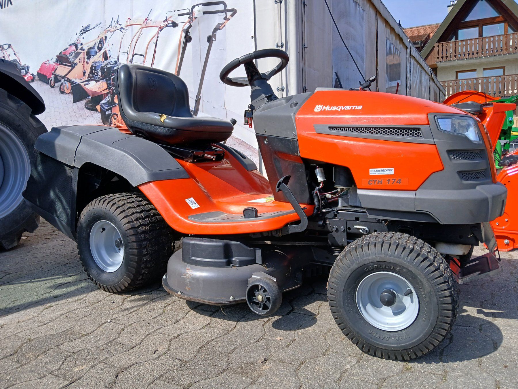 Rasentraktor Husqvarna CTH174 (Gebraucht) in Münchenwiler für CHF 1831 — free download