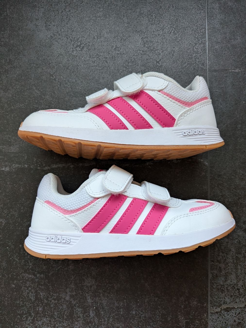 Adidas Schuhe für Mädchen: Adidas Sneakers Gr. 28.5 – Neu (gemäss Beschreibung) aus Ebnat-Kappel von Fini1000 1
