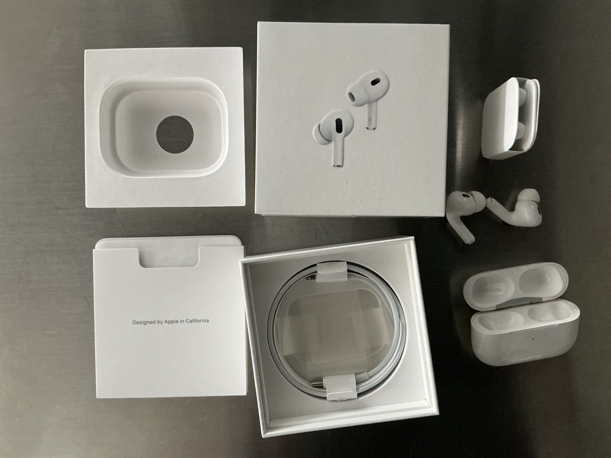 Apple Kopfhörer: Apple AirPods Pro 2 mit MagSafe Ladecase – Gebraucht aus Unterengstringen von Weststrass 4