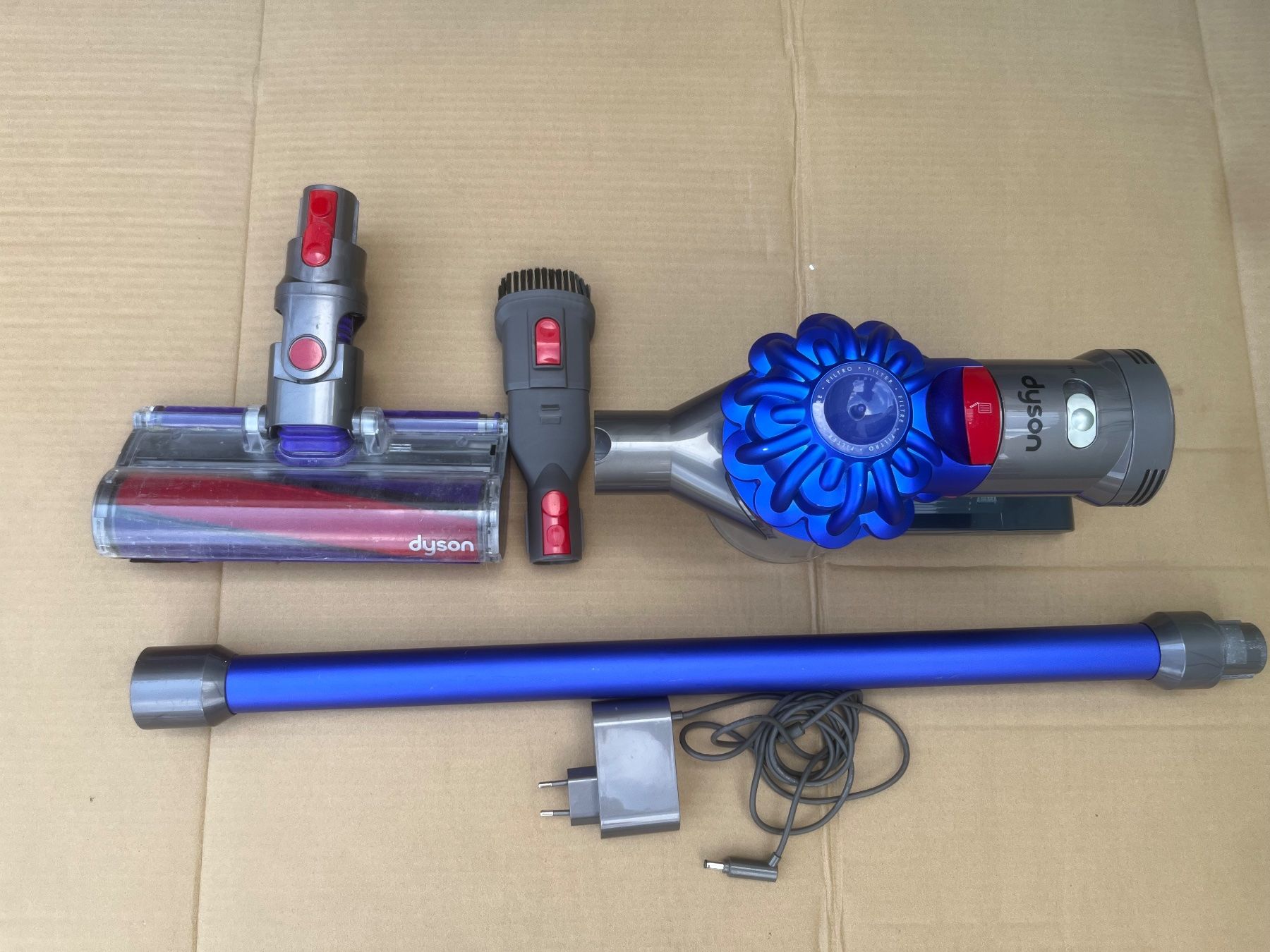 Dyson Staubsauger & Zubehör: Dyson v7 Handstaubsauger – Gebraucht aus Magden von Hornet2 1