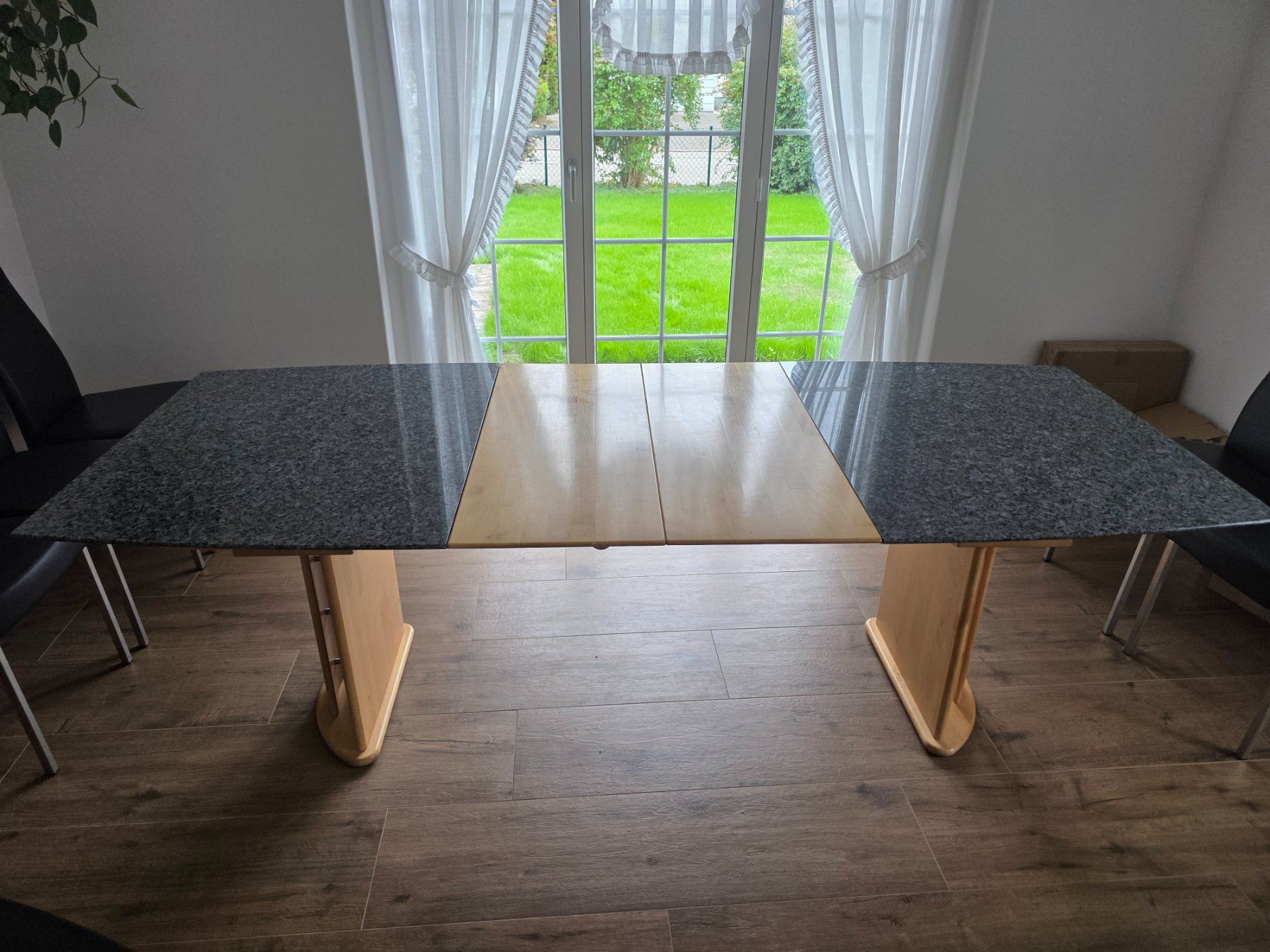 Tische: Esszimmer : Granittisch,Vitrine,Sideboard – Gebraucht aus Oberentfelden von steview4s