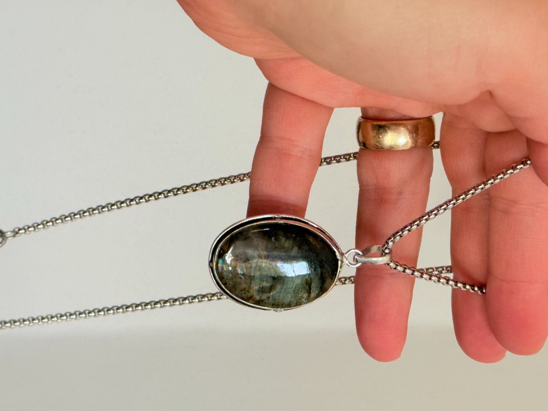 Catenine: Collier avec pendentif labradorite pierre – Nuovo e nell'imballaggio originale da Genève venduto da AGBERG 1