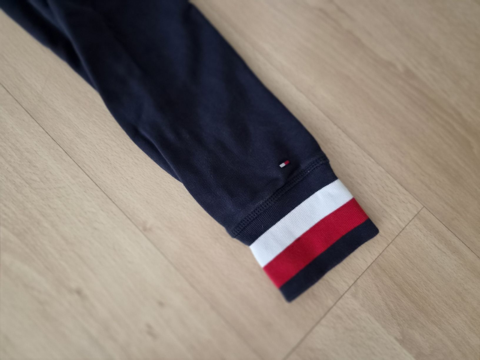 Tommy Hilfiger Maglioni & Felpe: HIlfiger Hoddie neuwertig Gr. L – Usato da Adlikon venduto da jahr01 1