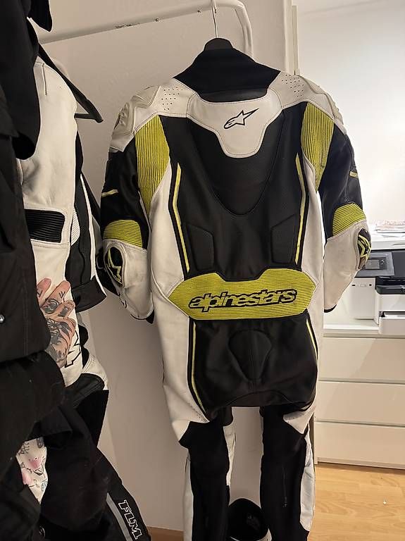 Costumes, combinaisons de sport et fonctionnelles: Alpinstars Einteiler Rennkombi – D'occasion à Möhlin par Hanari 1
