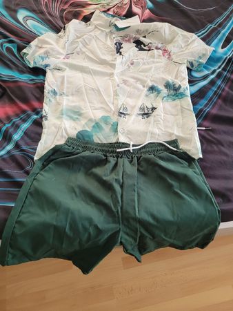 Sommer Outfit Hemd Shorts Grösse M