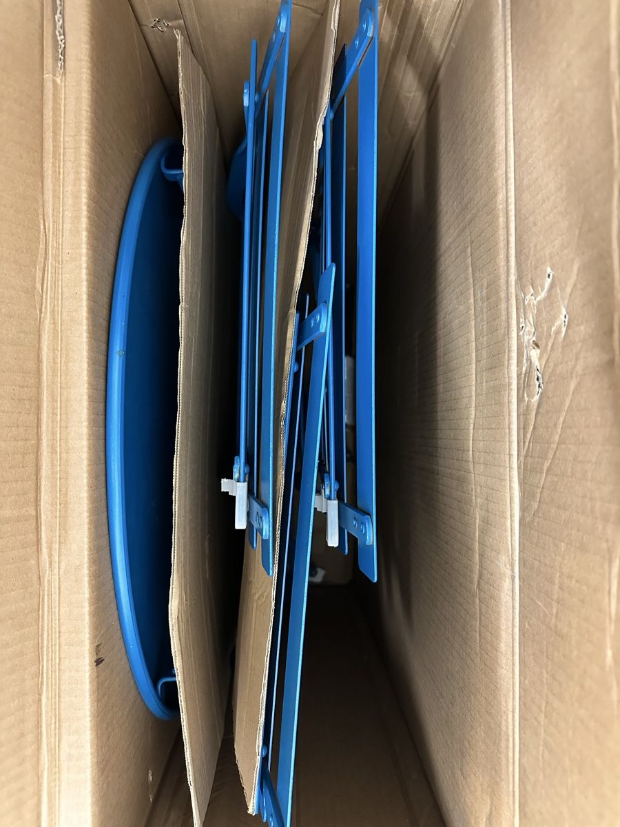 Set di tavolo e panche: Tables and chairs Balcony Set – Usato da Genève venduto da DeepPurple2020 2