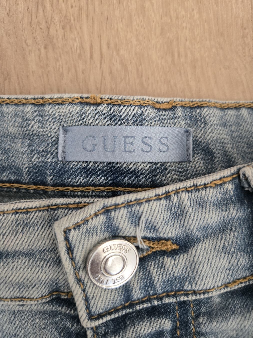 Guess Jupes: Guess Damenrock Grösse 28  Ruffled – Neuf (Voir description) à Werthenstein par Icebaby13 3