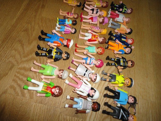 Playmobil Giocattoli: PLAYMOBIL 27 X FIGUREN – Usato da Teufen AR venduto da Donschabl 3