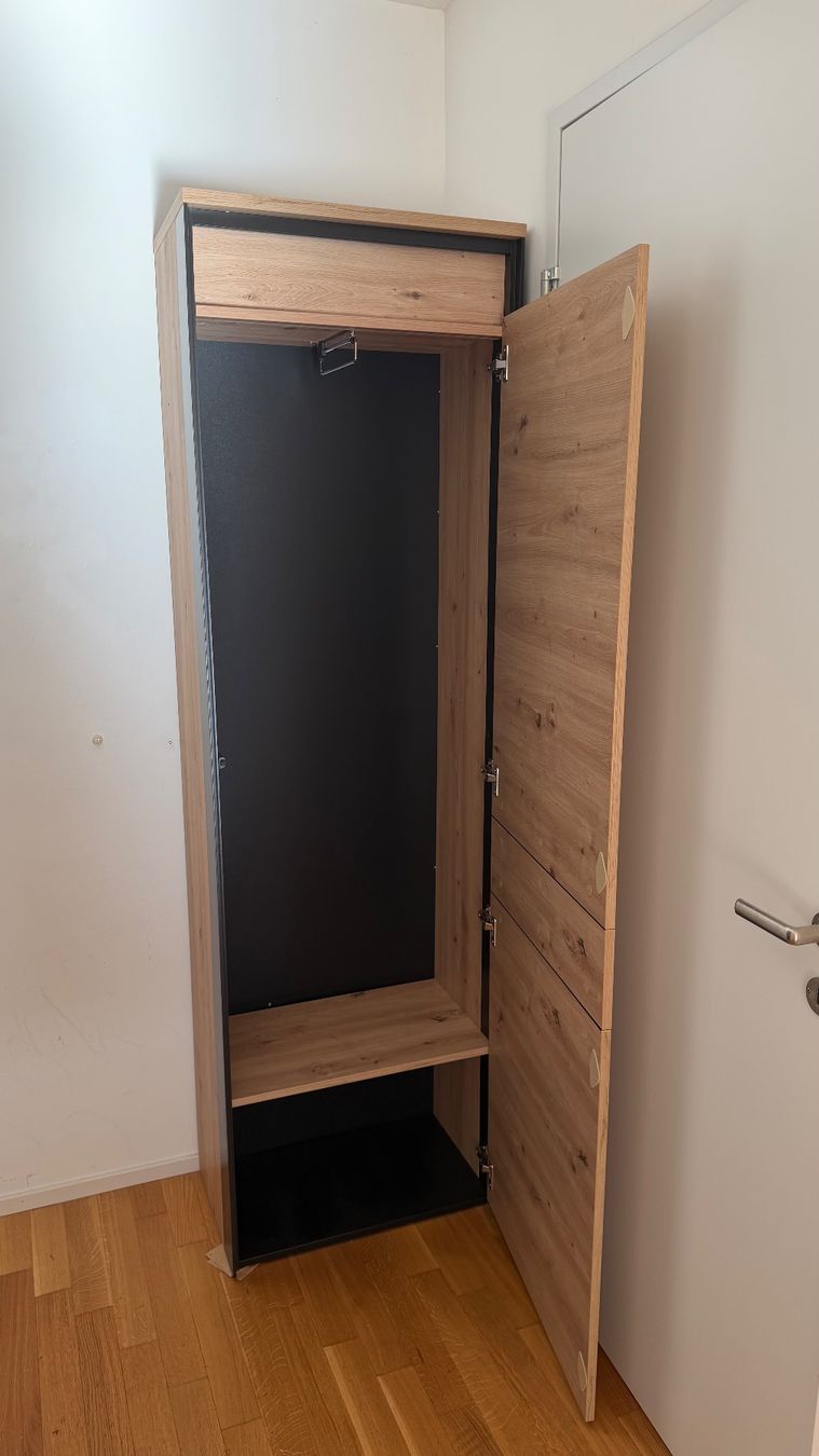 Armoires: Kleiderschrank – D'occasion à Schlieren par mal_j57k 1