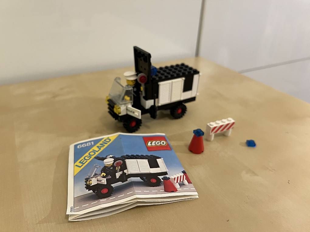 Spielzeuge: Lego Vintage Polizeiauto 6681 – Gebraucht aus Zürich von Voerny 1
