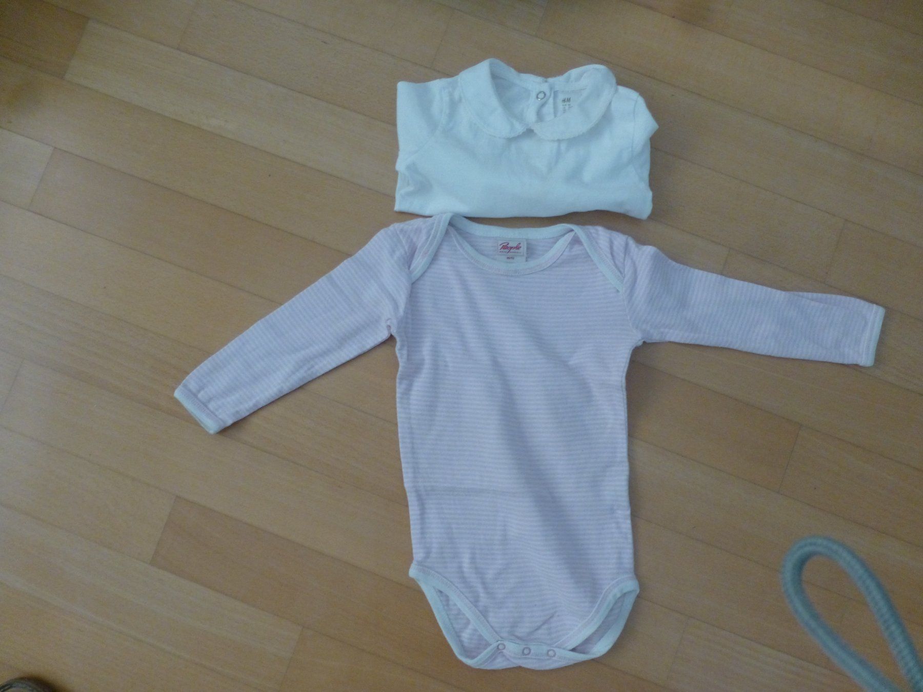 H&M Lotti & Set di vestiti: 2 x Body, langarm Gr. 86 – Usato da Hergiswil NW venduto da annettelia 1