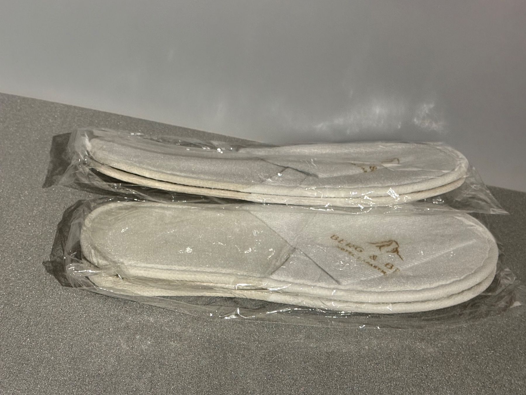 Scarpe da uomo: Hotel Slipper - 2 Paar - originalverpackt ! – Nuovo e nell'imballaggio originale da Chur venduto da Hermes421 1