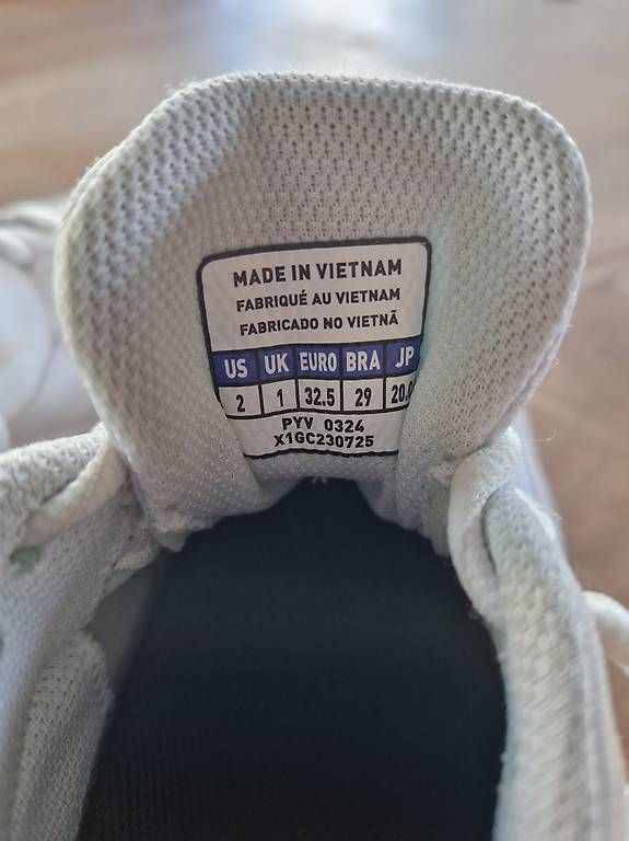 Asics Scarpe per ragazzi: Asics Hallenschuhe Gr.32.5 – Usato da Unterägeri venduto da Aegericity 1