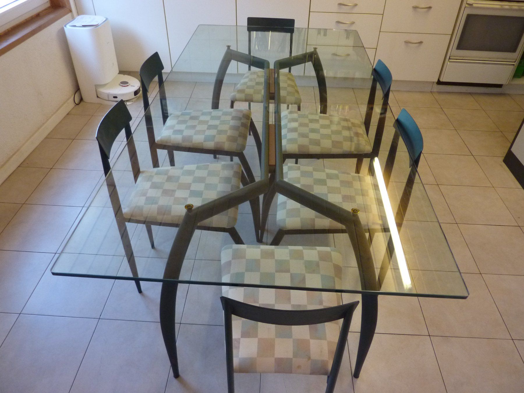 Tavoli: Design Glastisch mit 6 Stühlen – Usato da Niederscherli venduto da Zahnd1 2