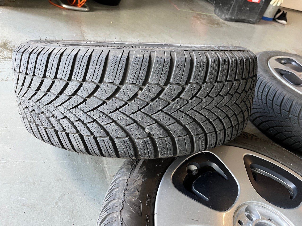 Fiat Pneumatici & Ruote complete: Winterräder Fiat 500e – Usato da Hausen AG venduto da Genner01 3
