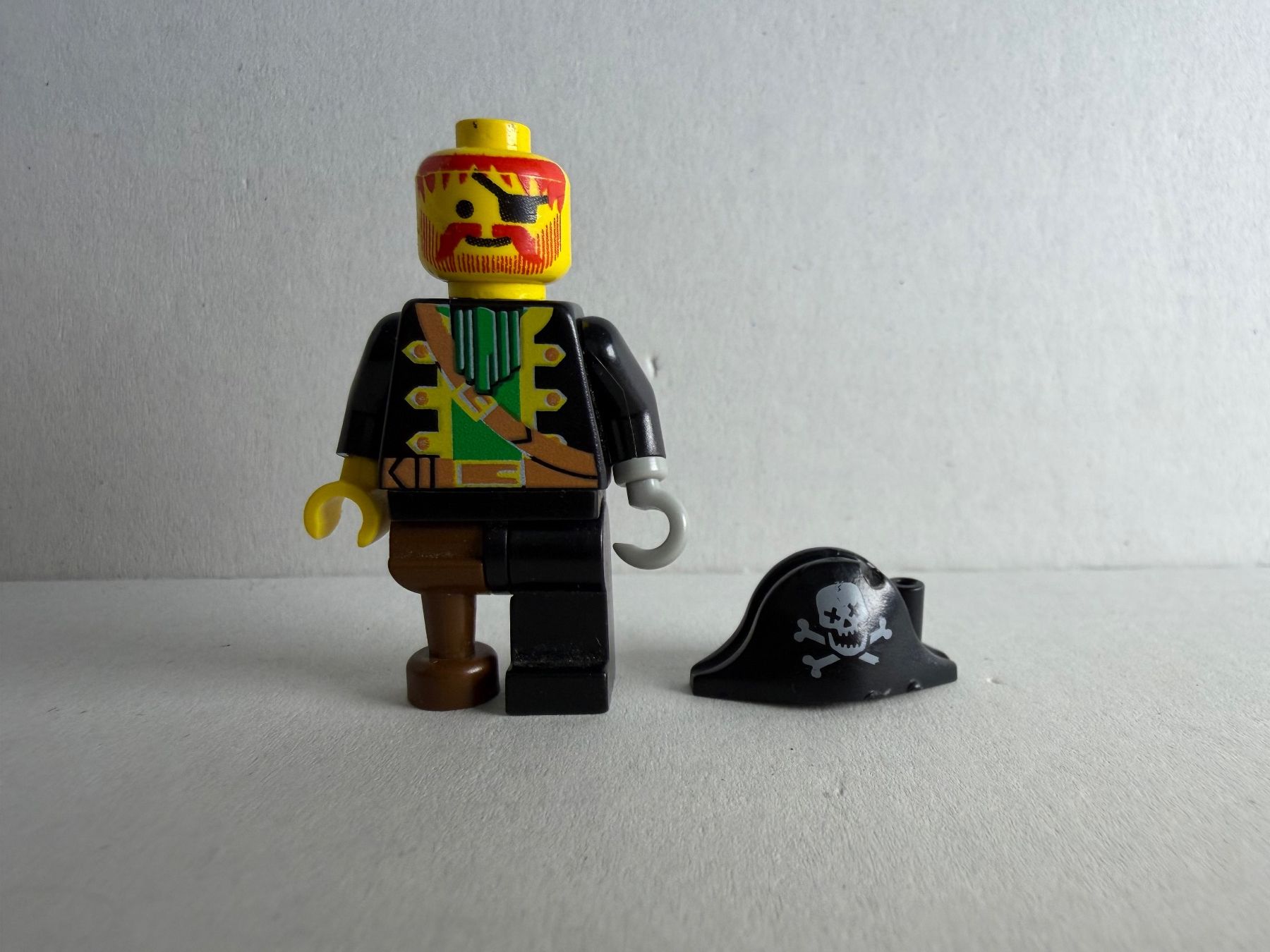 Lego Figuren: Captain Red Beard – Gebraucht aus Neftenbach von Elitebricks 1